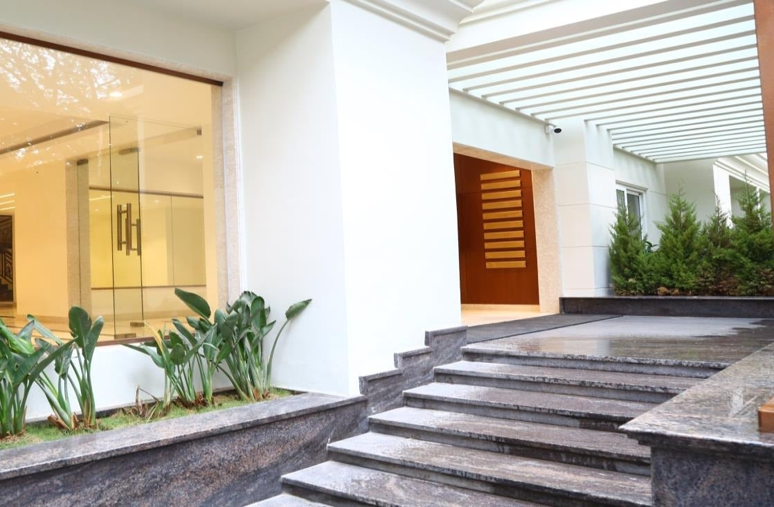 DF Silverline Queen Terraces